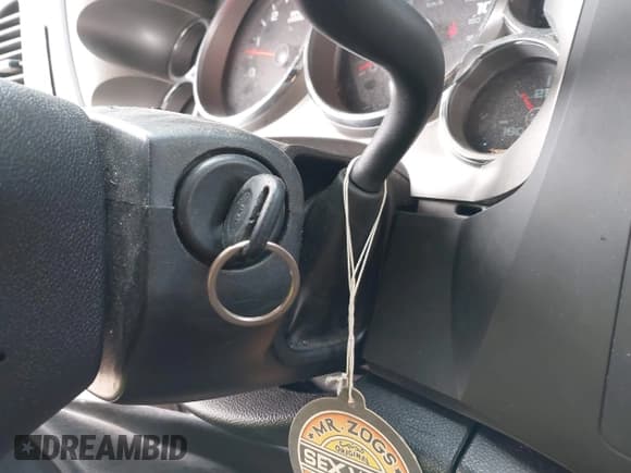 ✅ 2011 GMC Sierra 1500 SLE • VIN: 3GTP2VE35BG339196 • Lot: 42977913. Listed on IAAI with 213,065 mi. Free auction sales archive from the USA and detailed vehicle history report at DreamBid. Image 11.