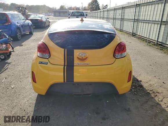 ✅ 2016 Hyundai Veloster • VIN: KMHTC6AD0GU283250 • Lot: 85479614. Wystawiony na Copart z przebiegiem 178 627 mil. Bezpłatny archiwum sprzedaży aukcyjnych z USA i szczegółowy raport historii pojazdu na DreamBid. Zdjęcie 6.