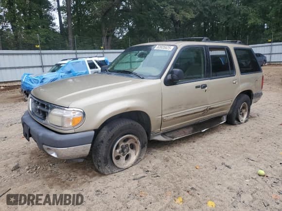 ✅ 2000 Ford Explorer XLT • VIN: 1FMZU63E5YZC67448 • Lot: 83935625. Wystawiony na Copart z przebiegiem 257 194 mil. Bezpłatny archiwum sprzedaży aukcyjnych z USA i szczegółowy raport historii pojazdu na DreamBid. Zdjęcie 1.