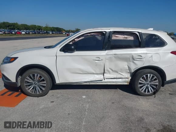 ✅ 2019 Mitsubishi Outlander ES • VIN: JA4AD2A30KZ031948 • Lot: 43736389. Listed on IAAI with Not provided. Free auction sales archive from the USA and detailed vehicle history report at DreamBid. Image 6.