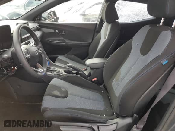 2019 Hyundai Veloster 2.0 z VIN KMHTG6AF4KU011847, wystawiony jako Copart lot #84816564 z przebiegiem 63 746 mil mil oraz Nie do naprawy • Non repairable. Historia ofert i sprzedaży dostępna na DreamBid. Obrazek 7.
