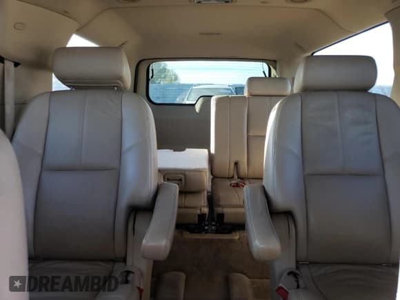 ✅ 2008 Chevrolet Suburban 2LT • VIN: 1GNFK16368R195144 • Lot: 74033334. Wystawiony na Copart z przebiegiem 177 462 mil. Bezpłatny archiwum sprzedaży aukcyjnych z USA i szczegółowy raport historii pojazdu na DreamBid. Zdjęcie 10.