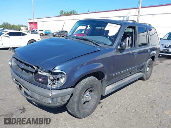 ✅ 1998 Ford Explorer XL • VIN: 1FMZU34X9WZA33714 • Lot: 42191333. Listed on IAAI with 283,124 mi. Free auction sales archive from the USA and detailed vehicle history report at DreamBid. Image 2.