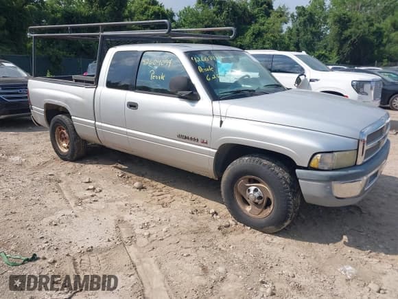 ✅ 2001 Dodge 1500 • VIN: 1B7HC13Y41J574422 • Lot: 42604094. Listed on IAAI with 276,143 mi. Free auction sales archive from the USA and detailed vehicle history report at DreamBid. Image 1.