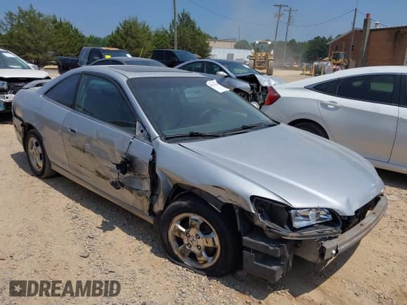 ✅ 2001 Honda Accord EX • VIN: 1HGCG31581A025438 • Lot: 42371624. Wystawiony na IAAI z przebiegiem 267 059 mil. Bezpłatny archiwum sprzedaży aukcyjnych z USA i szczegółowy raport historii pojazdu na DreamBid. Zdjęcie 1.