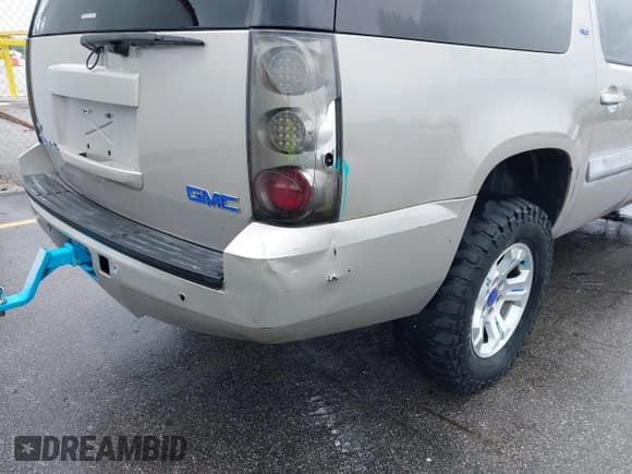 ✅ 2008 GMC Yukon XL SLT 4SB • VIN: 1GKFK16348J150358 • Lot: 42350435. Wystawiony na IAAI z przebiegiem 223 215 mil. Bezpłatny archiwum sprzedaży aukcyjnych z USA i szczegółowy raport historii pojazdu na DreamBid. Zdjęcie 12.