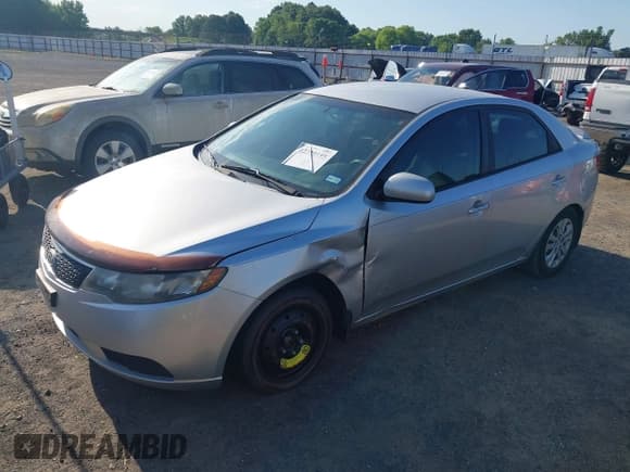 ✅ 2013 Kia Forte LX • VIN: KNAFT4A21D5733043 • Лот: 42328188. Опубликован ранее на IAAI с пробегом 307 645 миль. Бесплатный доступ к архиву аукционных продаж из США и подробный отчёт об истории автомобиля на DreamBid. Изображение 2.