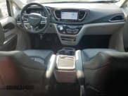 ✅ 2023 Chrysler Pacifica Touring L • VIN: 2C4RC3BG0PR501772 • Lot: 68432945. Wystawiony na Copart z przebiegiem 41 296 mil. Bezpłatny archiwum sprzedaży aukcyjnych z USA i szczegółowy raport historii pojazdu na DreamBid. Zdjęcie 8.