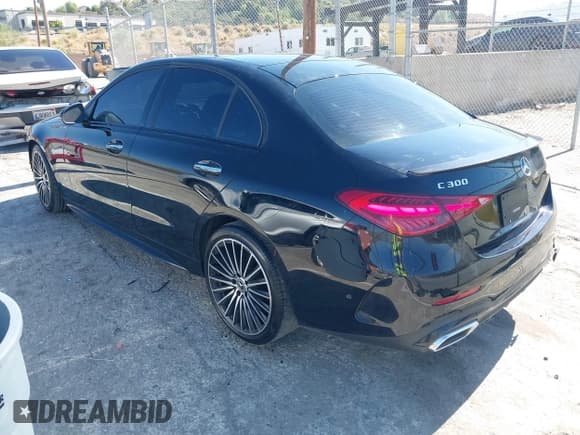 ✅ 2024 Mercedes-Benz C 300 • VIN: W1KAF4GB1RR200448 • Лот: 42979707. Опубликован ранее на IAAI с пробегом 17 599 миль. Бесплатный доступ к архиву аукционных продаж из США и подробный отчёт об истории автомобиля на DreamBid. Изображение 3.