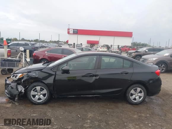 ✅ 2018 Chevrolet Cruze LS • VIN: 1G1BB5SM4J7116996 • Lot: 43534133. Listed on IAAI with 204,194 mi. Free auction sales archive from the USA and detailed vehicle history report at DreamBid. Image 14.