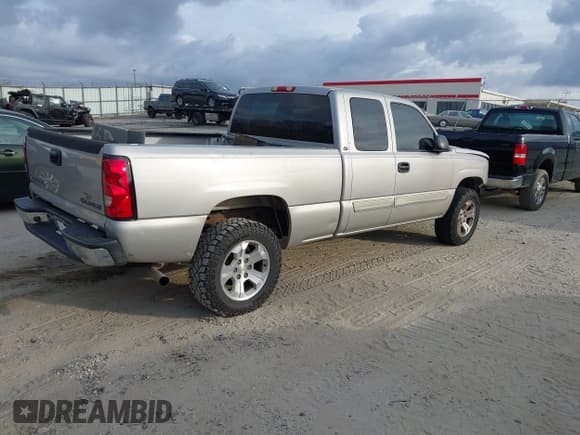 ✅ 2005 Chevrolet Silverado 1500 LT • VIN: 2GCEC19T751261914 • Лот: 41715626. Опубликован ранее на IAAI с пробегом 210 003 миль. Бесплатный доступ к архиву аукционных продаж из США и подробный отчёт об истории автомобиля на DreamBid. Изображение 4.
