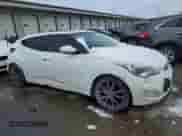 2012 Hyundai Veloster w/Red Int z VIN KMHTC6AD5CU030340, wystawiony jako Copart lot #45793405 z przebiegiem 139 667 mil mil oraz Czysty tytuł • Clean title. Historia ofert i sprzedaży dostępna na DreamBid. Obrazek 4.