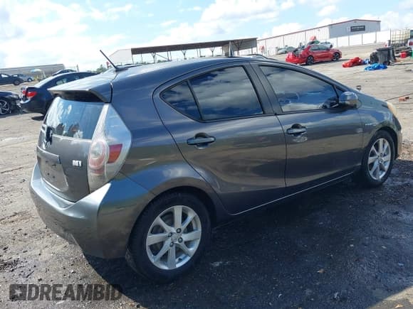 ✅ 2013 Toyota Prius Two • VIN: JTDKDTB37D1058936 • Lot: 43275918. Wystawiony na IAAI z przebiegiem 138 874 mil. Bezpłatny archiwum sprzedaży aukcyjnych z USA i szczegółowy raport historii pojazdu na DreamBid. Zdjęcie 4.