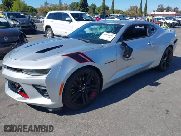 2018 Chevrolet Camaro 2SS z VIN 1G1FH1R76J0103846, wystawiony jako IAAI lot #43464692 z przebiegiem 81 600 mil mil oraz . Historia ofert i sprzedaży dostępna na DreamBid. Obrazek 16.