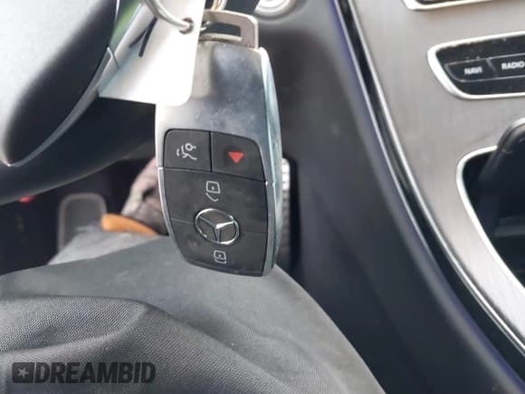 ✅ 2022 Mercedes-Benz C 300 • VIN: W1KWJ8DB5NG115893 • Lot: 41590272. Wystawiony na IAAI z przebiegiem 15 562 mil. Bezpłatny archiwum sprzedaży aukcyjnych z USA i szczegółowy raport historii pojazdu na DreamBid. Zdjęcie 11.