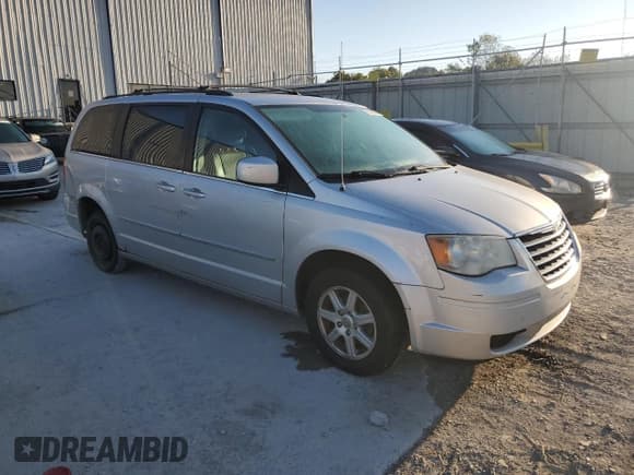 ✅ 2010 Chrysler Town & Country Touring Plus • VIN: 2A4RR8D1XAR496098 • Lot: 83935055. Wystawiony na Copart z przebiegiem 137 826 mil. Bezpłatny archiwum sprzedaży aukcyjnych z USA i szczegółowy raport historii pojazdu na DreamBid. Zdjęcie 4.