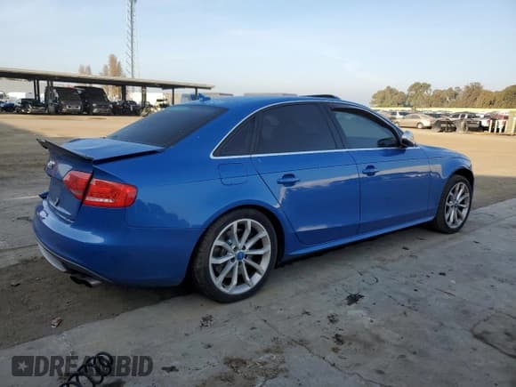 ✅ 2011 Audi S4 Premium Plus • VIN: WAUDGAFL1BA030977 • Лот: 84727524. Опубликован ранее на Copart с пробегом 121 784 миль. Бесплатный доступ к архиву аукционных продаж из США и подробный отчёт об истории автомобиля на DreamBid. Изображение 3.
