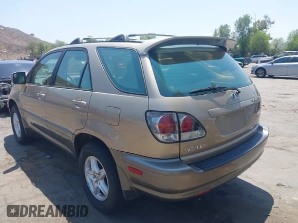 ✅ 2001 Lexus RX 300 • VIN: JTJGF10U210101884 • Lot: 42996809. Wystawiony na IAAI z przebiegiem 186 298 mil. Bezpłatny archiwum sprzedaży aukcyjnych z USA i szczegółowy raport historii pojazdu na DreamBid. Zdjęcie 3.