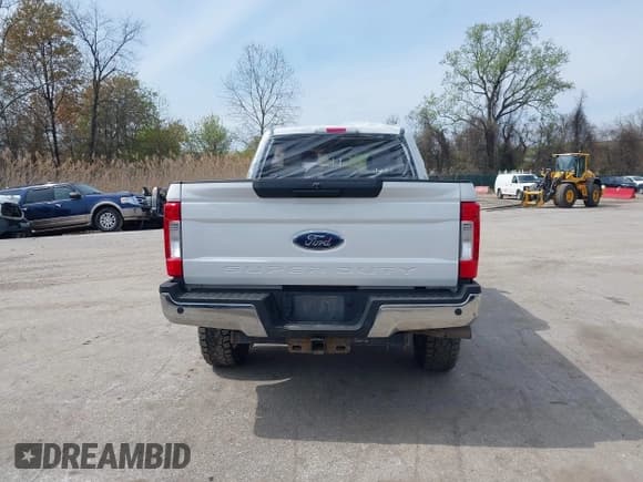 ✅ 2019 Ford F-250 XL • VIN: 1FT7W2BT8KEC84046 • Lot: 41969888. Listed on IAAI with 64,831 mi. Free auction sales archive from the USA and detailed vehicle history report at DreamBid. Image 16.