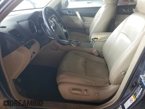 ✅ 2013 Toyota Highlander • VIN: 5TDZK3EH1DS131796 • Lot: 93260445. Listed on Copart with 214,220 mi. Free auction sales archive from the USA and detailed vehicle history report at DreamBid. Image 7.