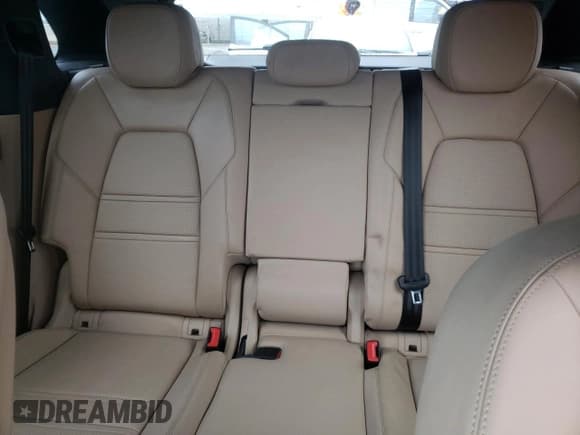 ✅ 2022 Porsche Cayenne GTS • VIN: WP1AG2AY2NDA38294 • Lot: 84823414. Wystawiony na Copart z przebiegiem Nie podano. Bezpłatny archiwum sprzedaży aukcyjnych z USA i szczegółowy raport historii pojazdu na DreamBid. Zdjęcie 10.