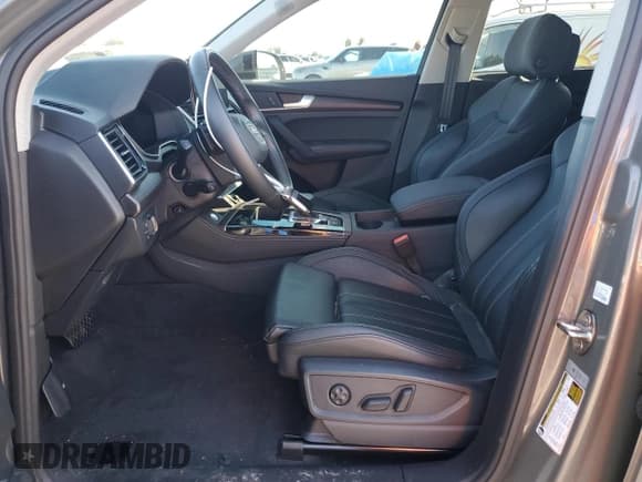 ✅ 2024 Audi Q5 S line Premium Plus • VIN: WA1EAAFY9R2098253 • Lot: 82383115. Wystawiony na Copart z przebiegiem 32 552 mil. Bezpłatny archiwum sprzedaży aukcyjnych z USA i szczegółowy raport historii pojazdu na DreamBid. Zdjęcie 7.