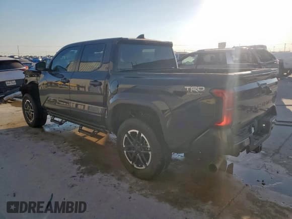 ✅ 2024 Toyota Tacoma SR5 • VIN: 3TMLB5JNXRM025884 • Lot: 86102235. Wystawiony na Copart z przebiegiem 13 027 mil. Bezpłatny archiwum sprzedaży aukcyjnych z USA i szczegółowy raport historii pojazdu na DreamBid. Zdjęcie 2.