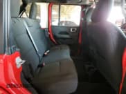 ✅ 2020 Jeep Wrangler Unlimited Sahara Altitude • VIN: 1C4HJXEN8LW268874 • Lot: 58557845. Wystawiony na Copart z przebiegiem 77 708 mil. Bezpłatny archiwum sprzedaży aukcyjnych z USA i szczegółowy raport historii pojazdu na DreamBid. Zdjęcie 10.