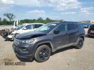 2022 Jeep Compass Latitude with VIN 3C4NJDBB6NT122378, listed as a Copart auction lot 67227315 with 31,270 mi miles and Salvage title. Bid and sale history available at DreamBid. Image 1.