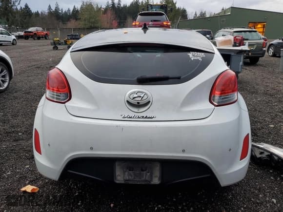 ✅ 2013 Hyundai Veloster w/Gray Int • VIN: KMHTC6AD5DU177727 • Lot: 80574754. Wystawiony na Copart z przebiegiem 147 960 mil. Bezpłatny archiwum sprzedaży aukcyjnych z USA i szczegółowy raport historii pojazdu na DreamBid. Zdjęcie 6.