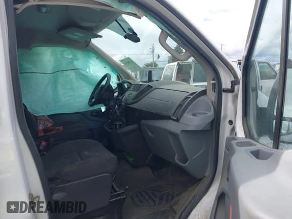 ✅ 2016 Ford Transit Cargo • VIN: 1FTYE1YM3GKB35425 • Lot: 41700349. Wystawiony na IAAI z przebiegiem 260 482 mil. Bezpłatny archiwum sprzedaży aukcyjnych z USA i szczegółowy raport historii pojazdu na DreamBid. Zdjęcie 5.