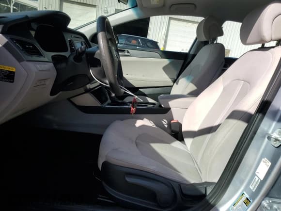 ✅ 2017 Hyundai Sonata SE • VIN: 5NPE24AFXHH548323 • Lot: 84442155. Listed on Copart with 136,917 mi. Free auction sales archive from the USA and detailed vehicle history report at DreamBid. Image 7.