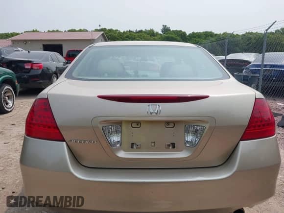 2007 Honda Accord VP с VIN 1HGCM56177A032349, выставлен на аукционе IAAI как лот 42385249 с пробегом 101 241 миль миль и . История ставок и продаж доступна на DreamBid. Изображение 16.