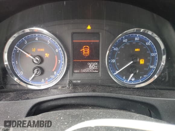 ✅ 2017 Toyota Corolla LE • VIN: 5YFBURHEXHP628568 • Лот: 82697705. Опубликован ранее на Copart с пробегом 145 830 миль. Бесплатный доступ к архиву аукционных продаж из США и подробный отчёт об истории автомобиля на DreamBid. Изображение 9.