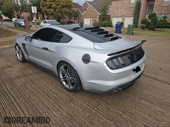 ✅ 2020 Ford Mustang GT Premium • VIN: 1FA6P8CF3L5140173 • Lot: 94086065. Wystawiony na Copart z przebiegiem 35 156 mil. Bezpłatny archiwum sprzedaży aukcyjnych z USA i szczegółowy raport historii pojazdu na DreamBid. Zdjęcie 3.