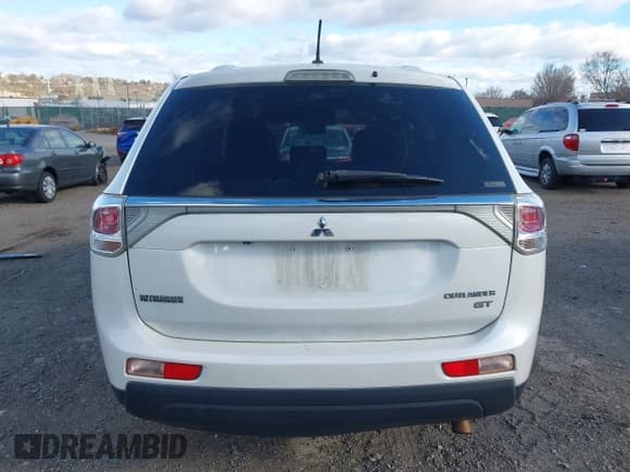 ✅ 2014 Mitsubishi Outlander GT • VIN: JA4JZ4AX2EZ003234 • Lot: 43721082. Listed on IAAI with 176,275 mi. Free auction sales archive from the USA and detailed vehicle history report at DreamBid. Image 16.