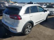✅ 2019 Kia Niro LX • VIN: KNDCB3LC8K5240398 • Lot: 43353975. Wystawiony na IAAI z przebiegiem 84 251 mil. Bezpłatny archiwum sprzedaży aukcyjnych z USA i szczegółowy raport historii pojazdu na DreamBid. Zdjęcie 4.