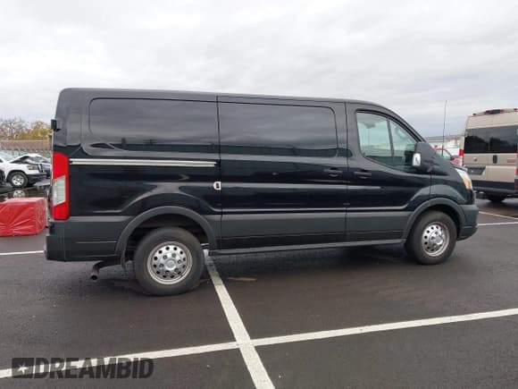 ✅ 2022 Ford Transit • VIN: 1FTYE2Y89NKA58663 • Lot: 43531683. Wystawiony na IAAI z przebiegiem 39 913 mil. Bezpłatny archiwum sprzedaży aukcyjnych z USA i szczegółowy raport historii pojazdu na DreamBid. Zdjęcie 13.