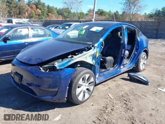 ✅ 2022 Tesla Model Y Long Range • VIN: 7SAYGDEEXNF307424 • Lot: 43393185. Listed on IAAI with 52,537 mi. Free auction sales archive from the USA and detailed vehicle history report at DreamBid. Image 20.