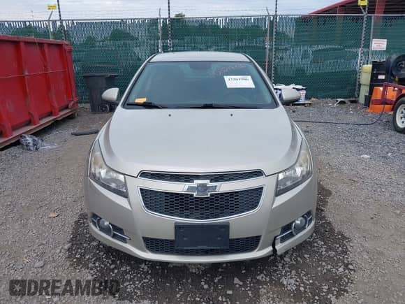 2013 Chevrolet Cruze 1LT z VIN 1G1PC5SBXD7323835, wystawiony jako IAAI lot #43201906 z przebiegiem 102 577 mil mil oraz . Historia ofert i sprzedaży dostępna na DreamBid. Obrazek 13.