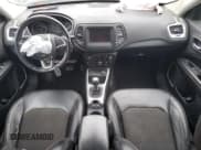 ✅ 2020 Jeep Compass Latitude • VIN: 3C4NJCBB7LT158846 • Lot: 85763765. Wystawiony na Copart z przebiegiem 110 113 mil. Bezpłatny archiwum sprzedaży aukcyjnych z USA i szczegółowy raport historii pojazdu na DreamBid. Zdjęcie 8.