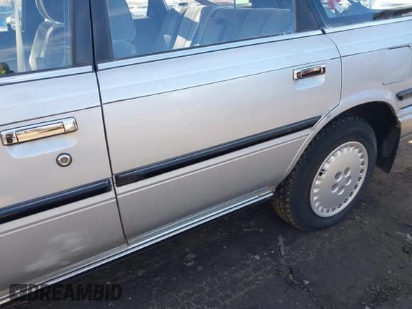 ✅ 1988 Toyota Camry • VIN: JT2SV22W0J0130166 • Lot: 41794067. Wystawiony na IAAI z przebiegiem 233 282 mil. Bezpłatny archiwum sprzedaży aukcyjnych z USA i szczegółowy raport historii pojazdu na DreamBid. Zdjęcie 6.