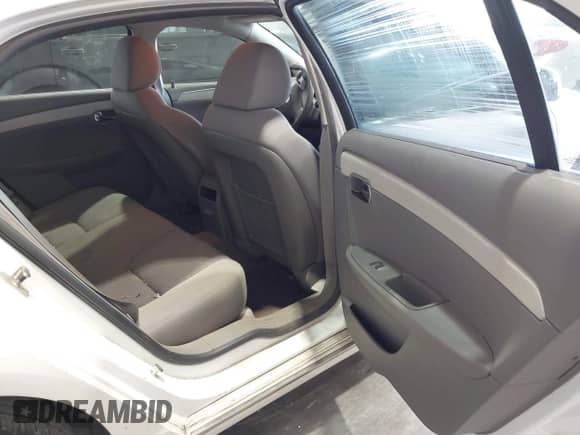 2011 Chevrolet Malibu 1LT z VIN 1G1ZC5EU8BF284199, wystawiony jako IAAI lot #43337671 z przebiegiem 134 240 mil mil oraz . Historia ofert i sprzedaży dostępna na DreamBid. Obrazek 8.