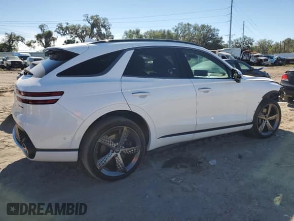 ✅ 2025 Genesis GV70 Sport • VIN: KMUMCDTC0SU176478 • Lot: 81603544. Listed on Copart with 955 mi. Free auction sales archive from the USA and detailed vehicle history report at DreamBid. Image 3.
