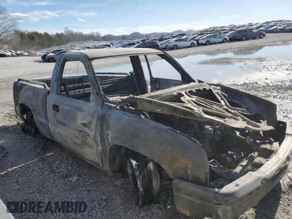 2005 Chevrolet Silverado 1500 Work Truck с VIN 1GCEC14X85Z137054, выставлен на аукционе Copart как лот 47140565 с пробегом Не указан миль и На запчасти • Non repairable. История ставок и продаж доступна на DreamBid. Изображение 4.