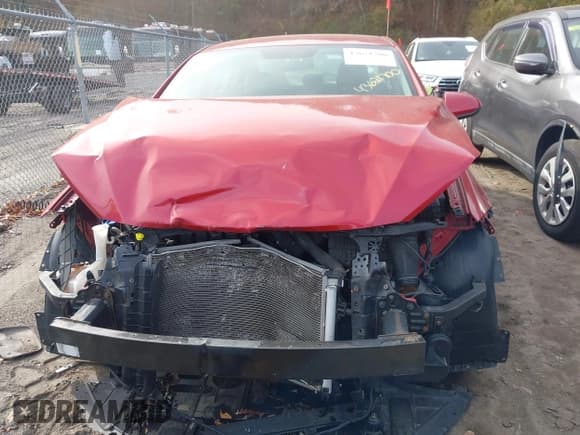 ✅ 2017 Hyundai Elantra Limited • VIN: 5NPD84LF9HH128513 • Lot: 43621700. Listed on IAAI with 175,891 mi. Free auction sales archive from the USA and detailed vehicle history report at DreamBid. Image 13.