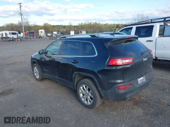 ✅ 2018 Jeep Cherokee Latitude Tech Connect • VIN: 1C4PJLCB1JD567998 • Lot: 42042545. Listed on IAAI with 111,641 mi. Free auction sales archive from the USA and detailed vehicle history report at DreamBid. Image 3.