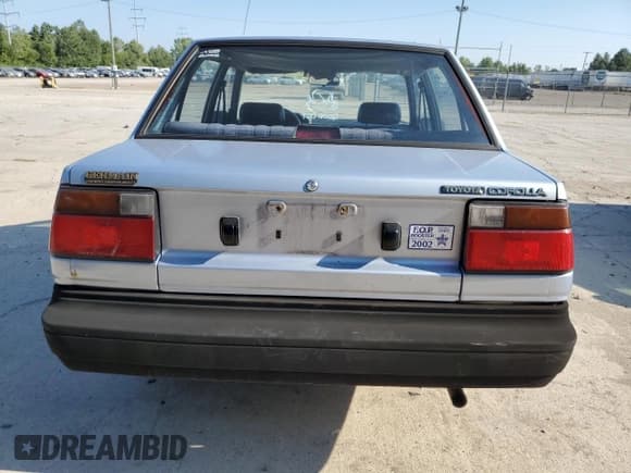 ✅ 1987 Toyota Corolla • VIN: JT2AE82E4H3494699 • Lot: 66815714. Wystawiony na Copart z przebiegiem 145 679 mil. Bezpłatny archiwum sprzedaży aukcyjnych z USA i szczegółowy raport historii pojazdu na DreamBid. Zdjęcie 6.
