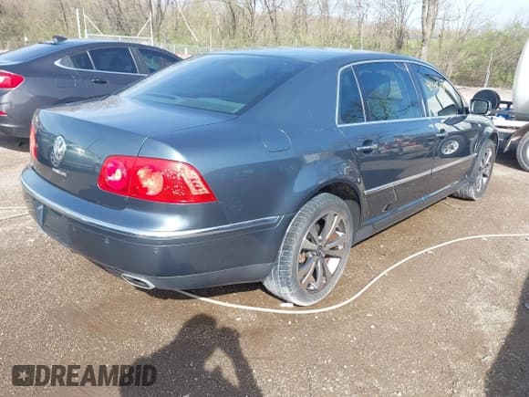 ✅ 2006 Volkswagen Phaeton • VIN: WVWAF03D168000214 • Lot: 41935384. Wystawiony na IAAI z przebiegiem 80 641 mil. Bezpłatny archiwum sprzedaży aukcyjnych z USA i szczegółowy raport historii pojazdu na DreamBid. Zdjęcie 4.