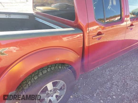 2012 Nissan Frontier SL z VIN 1N6AD0EV3CC445474, wystawiony jako IAAI lot #43616070 z przebiegiem 226 537 mil mil oraz . Historia ofert i sprzedaży dostępna na DreamBid. Obrazek 17.